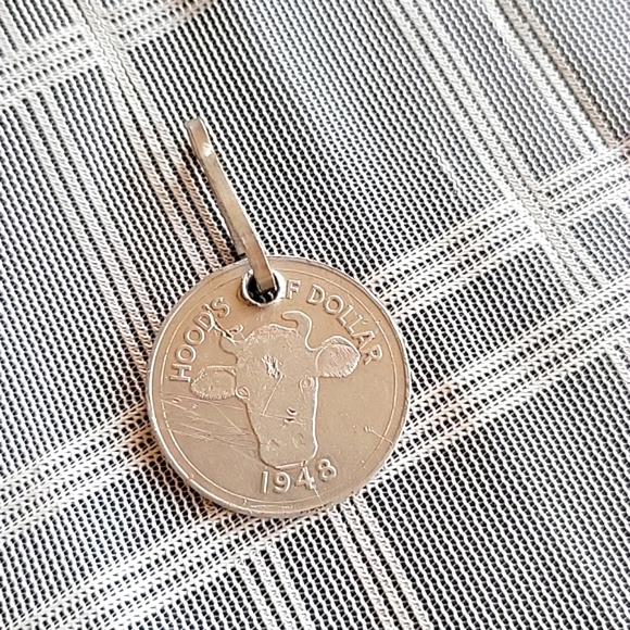 Hood's Milk 1948 Advertising Token - Picture 3 of 3